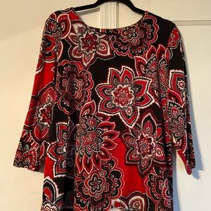 XL Women’s top. Can be worn in a casual setting or work setting.